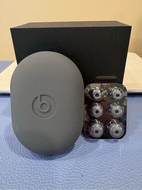 Beats by Dre Silicone Case w/ Ear Tips